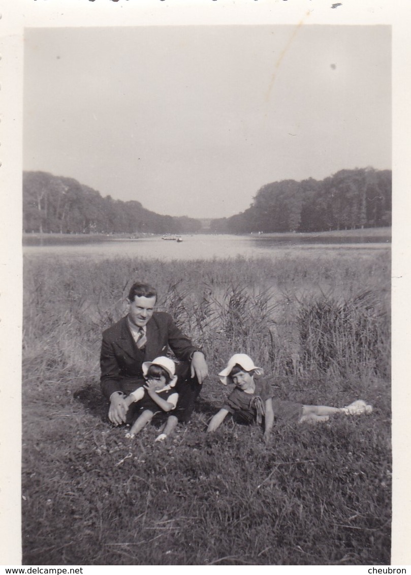 78. VERSAILLES. 3 PHOTOS. PROMENADE AU GRAND CANAL. ANNEE 1934 - Lieux