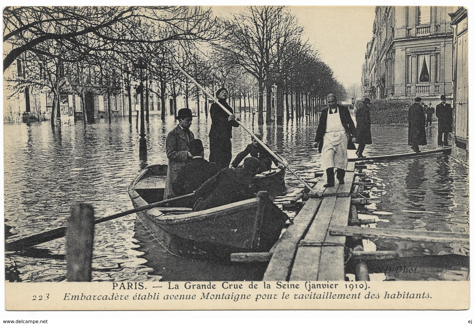 Paris La Grande Crue De La Seine Janvier 1910 Embarcadère établi Avenue Montaigne - Floods