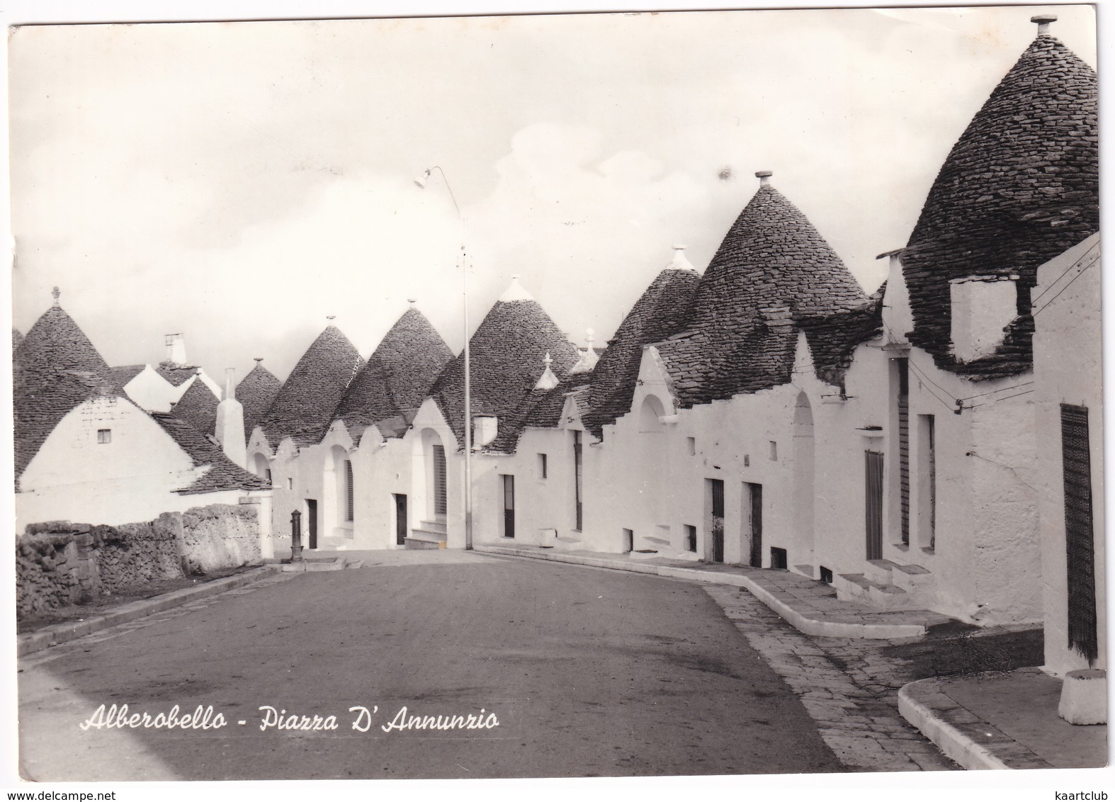 Alberobello - Piazza D'Annunzio - (Italia) - 1964 - Bari