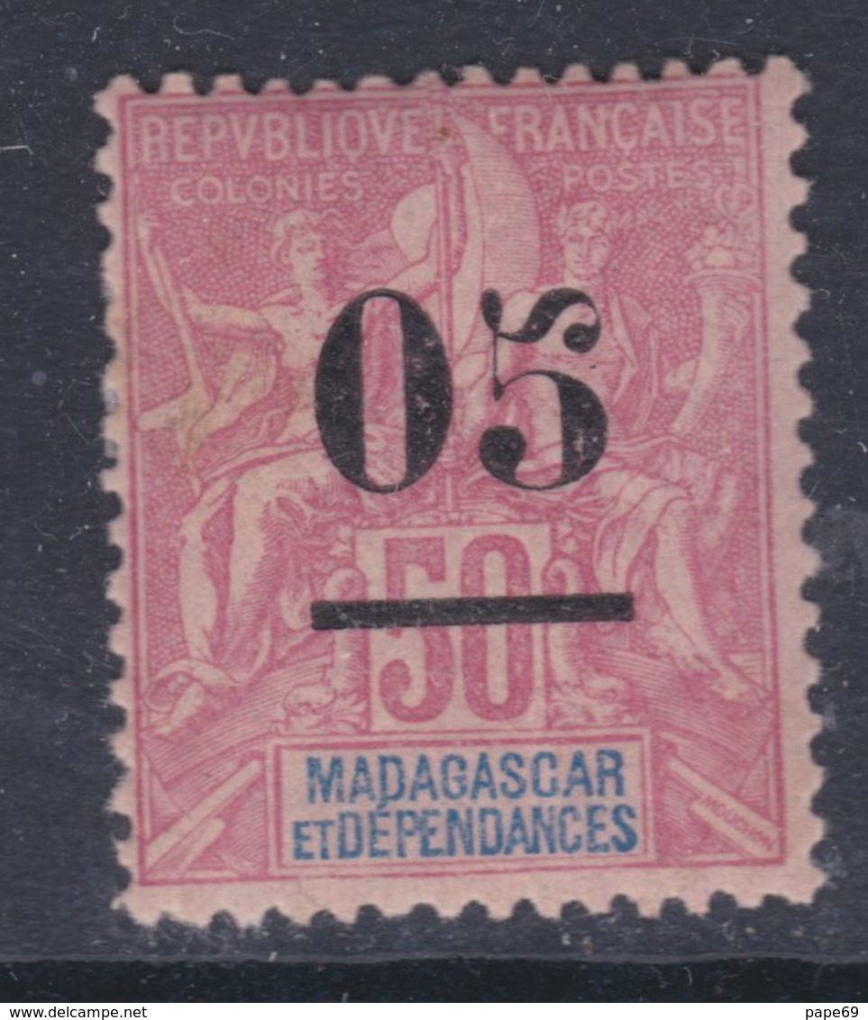 Madagascar N° 48 X  Timbre Surchargé : 05 Sur 50 C. Rose, Trace De Charnière Sinon TB - Nuovi