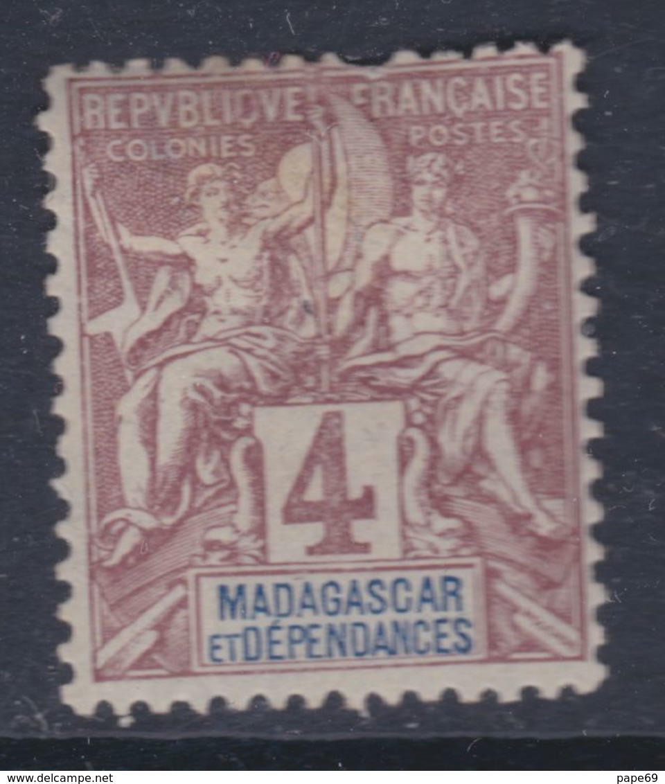 Madagascar N°  30 X Type Groupe : 4 C. Lilas-brun Sur Gris Trace De Charnière SinonTB - Neufs