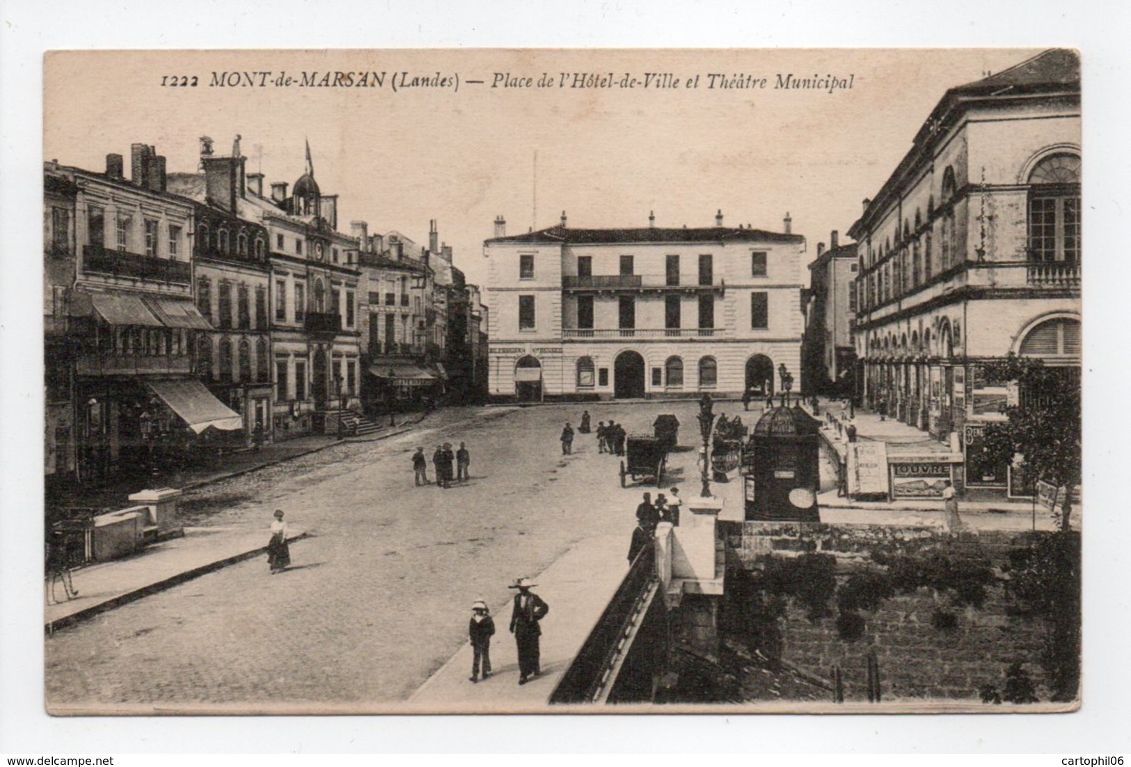 - CPA MONT-DE-MARSAN (40) - Place De L'Hôtel-de-Ville Et Théâtre Municipal - Photo Gautreau 1222 - - Mont De Marsan