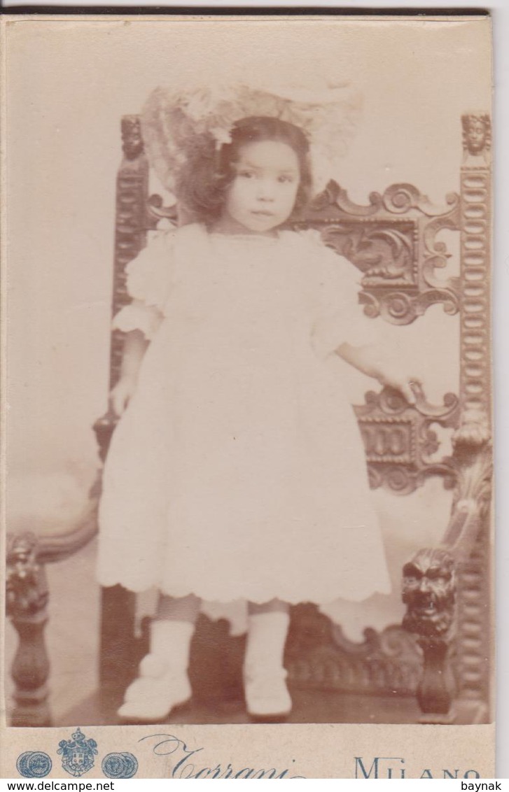 IT38  ~  CABINET  PHOTO,  CDV   ~  ITALIA, MILANO  ~   GIRL  ~  PHOTO    M. TORRANI  ~  10,5 Cm  X 6,5 Cm - Alte (vor 1900)