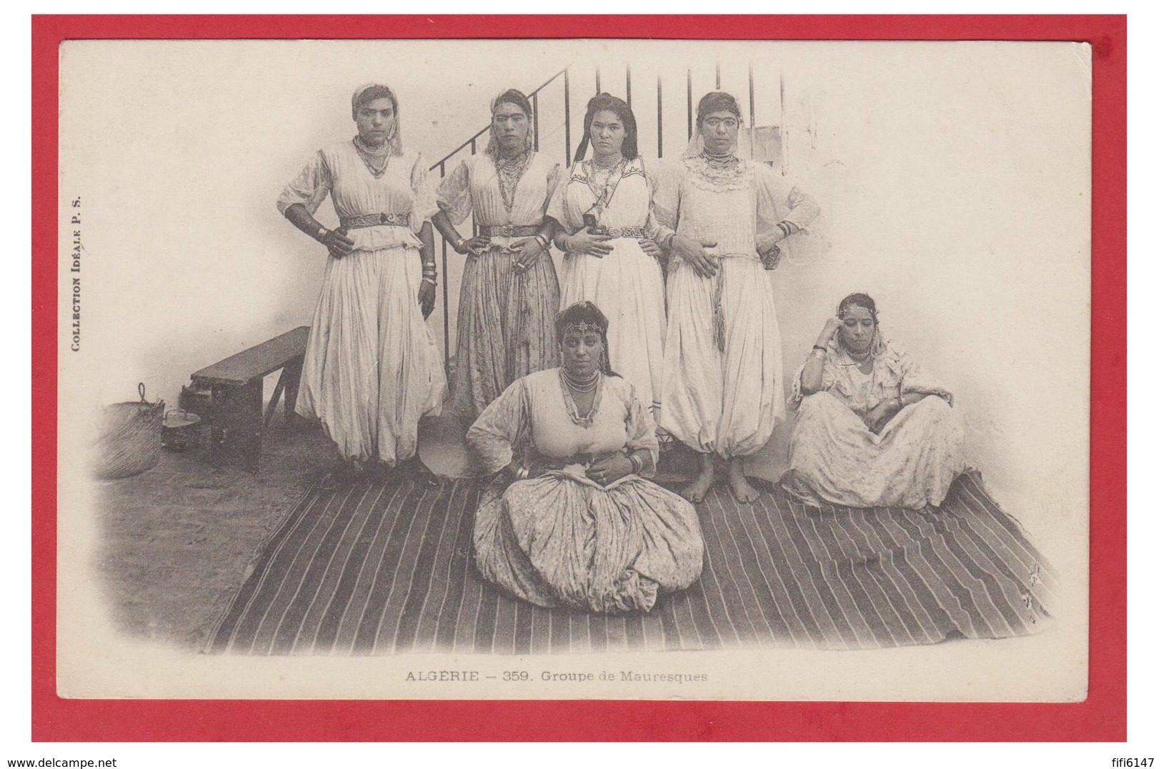 ALGERIE -- GROUPE DE MAURESQUES -- - Femmes