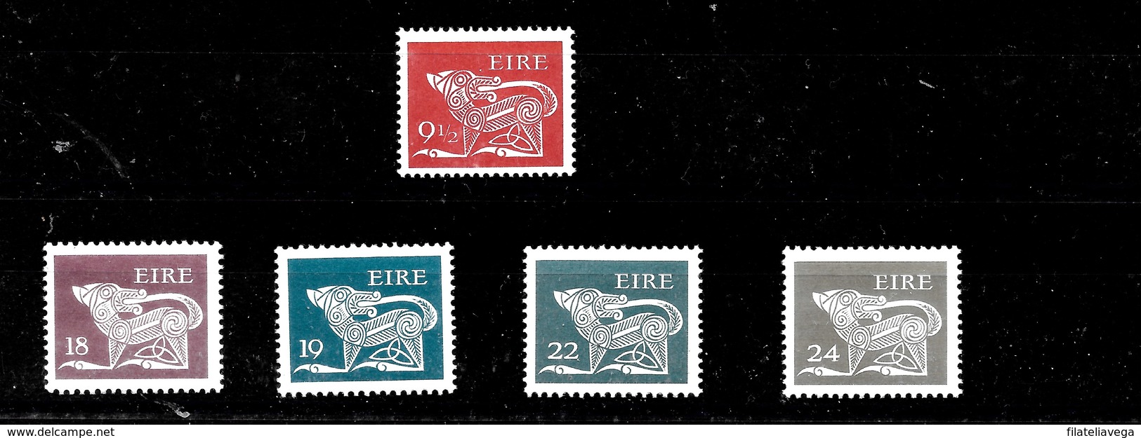 2 Serie De Irlanda Nº Yvert 414 Y 442/45 ** - Nuevos