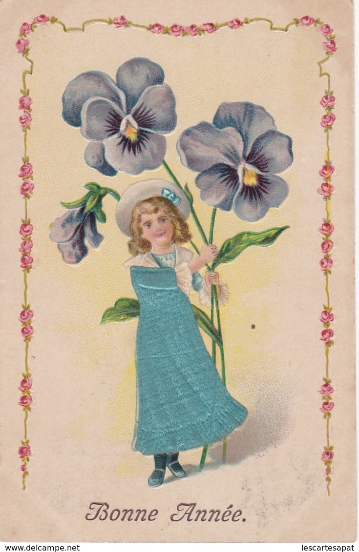 Carte Gauffrée "bonne Année" 1908  Enfant Avec Robe Brodée (lot Pat 33) - Bestickt