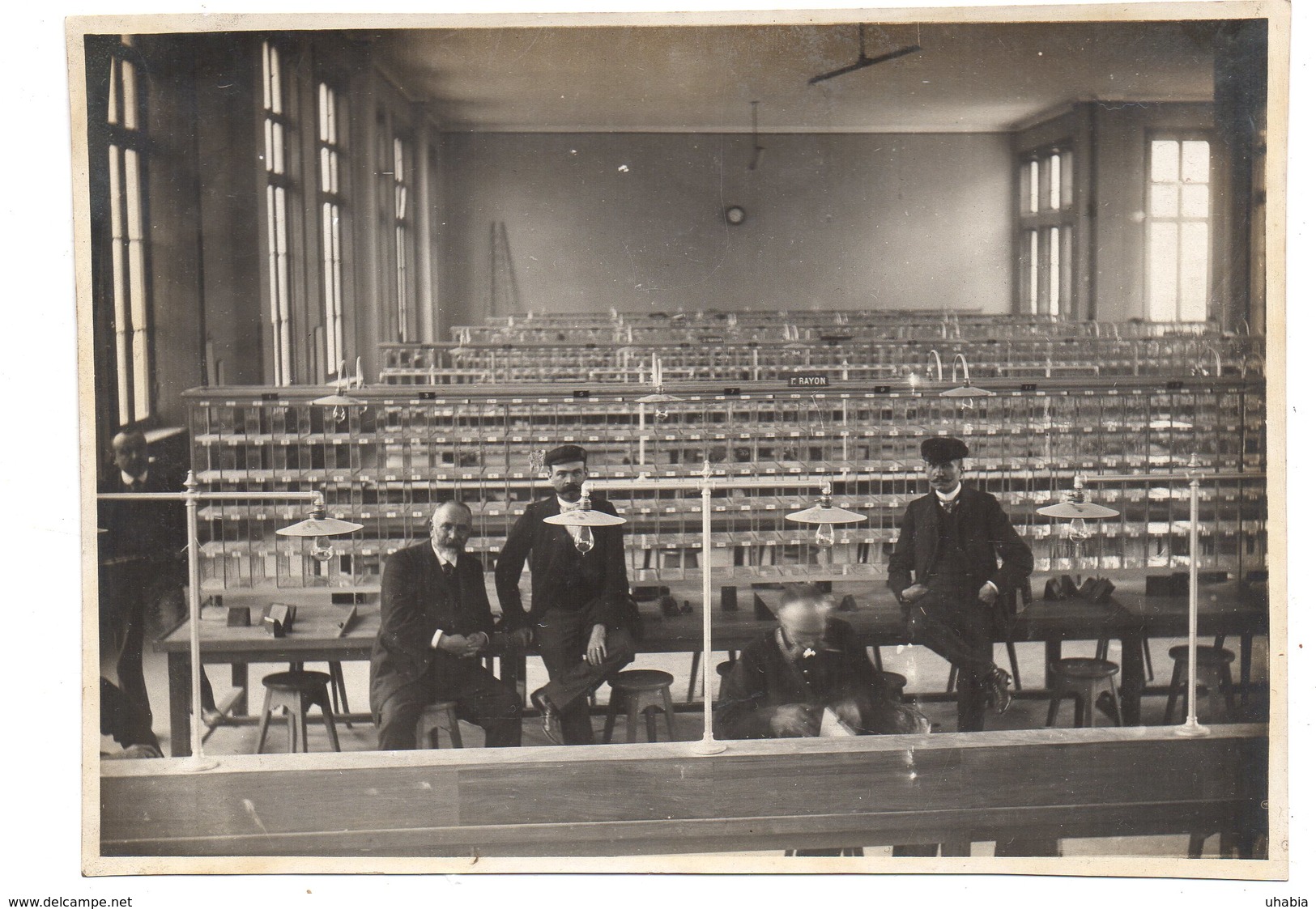 Lyon.(2eme) Hotel Des Postes.Rue Dugas-Montbel . Salle De Tri. Personnel. Facteurs Etc...   3 Photos Originales. - Poste & Facteurs