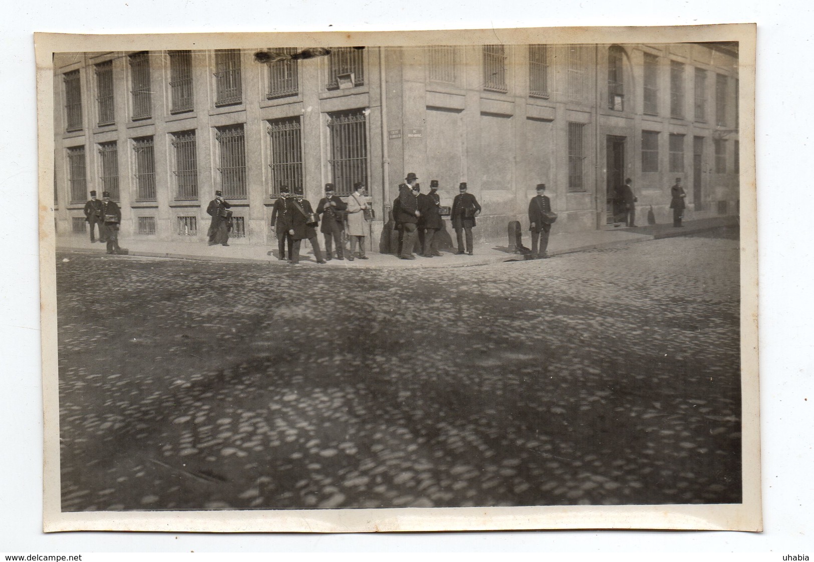 Lyon.(2eme) Hotel Des Postes.Rue Dugas-Montbel . Salle De Tri. Personnel. Facteurs Etc...   3 Photos Originales. - Poste & Facteurs