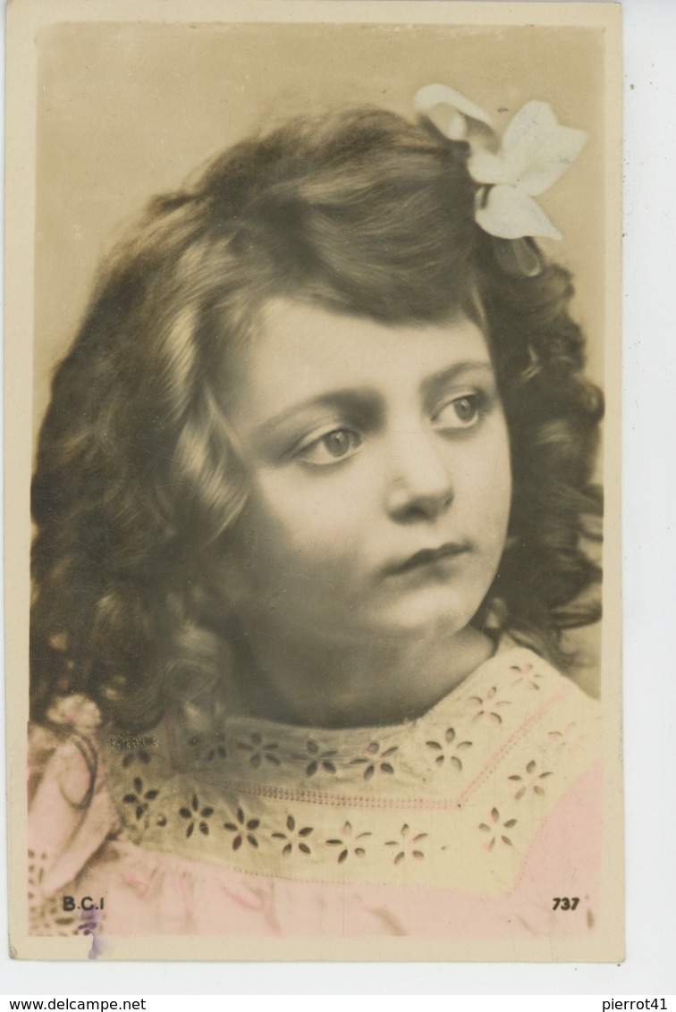 ENFANTS - LITTLE GIRL - MAEDCHEN - Jolie Carte Fantaisie Portrait Fillette - Portraits