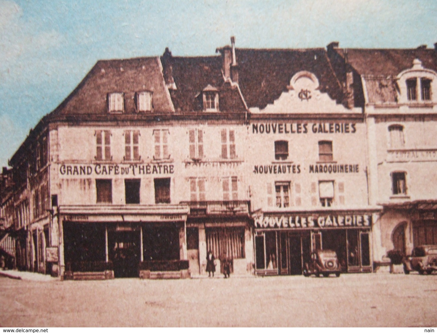 36 - LE BLANC - " NOUVELLES GALERIES " - " PLACE DE LA LIBERATION ET AVENYE DE LA GARE  " - - Le Blanc