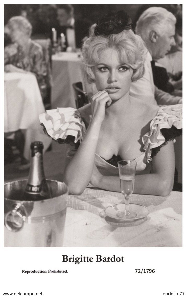 BRIGITTE BARDOT - Film Star Pin Up PHOTO POSTCARD- Publisher Swiftsure 2000 (72/1796) - Otros & Sin Clasificación