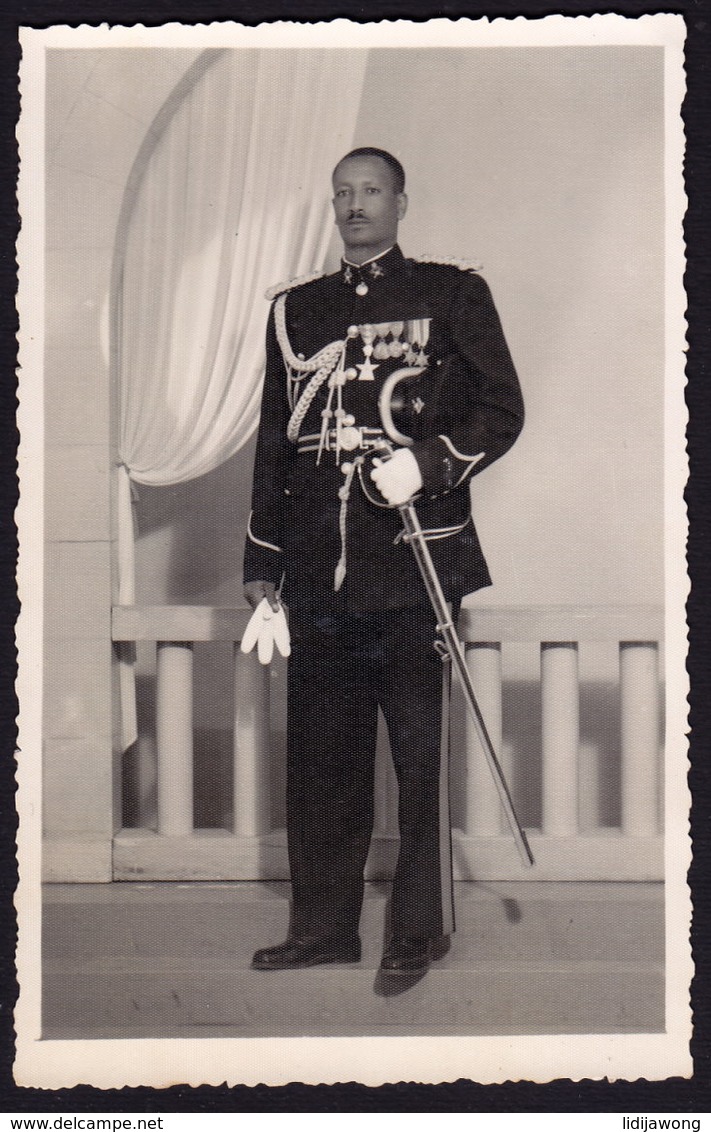 Ethiopia Colonel LANDIE TELAHUN Addis Abeba Photo 14,5 X 9,5 Cm Soldier Officer Uniform Sabre 1956 (see Sales Conditions - Ethiopie