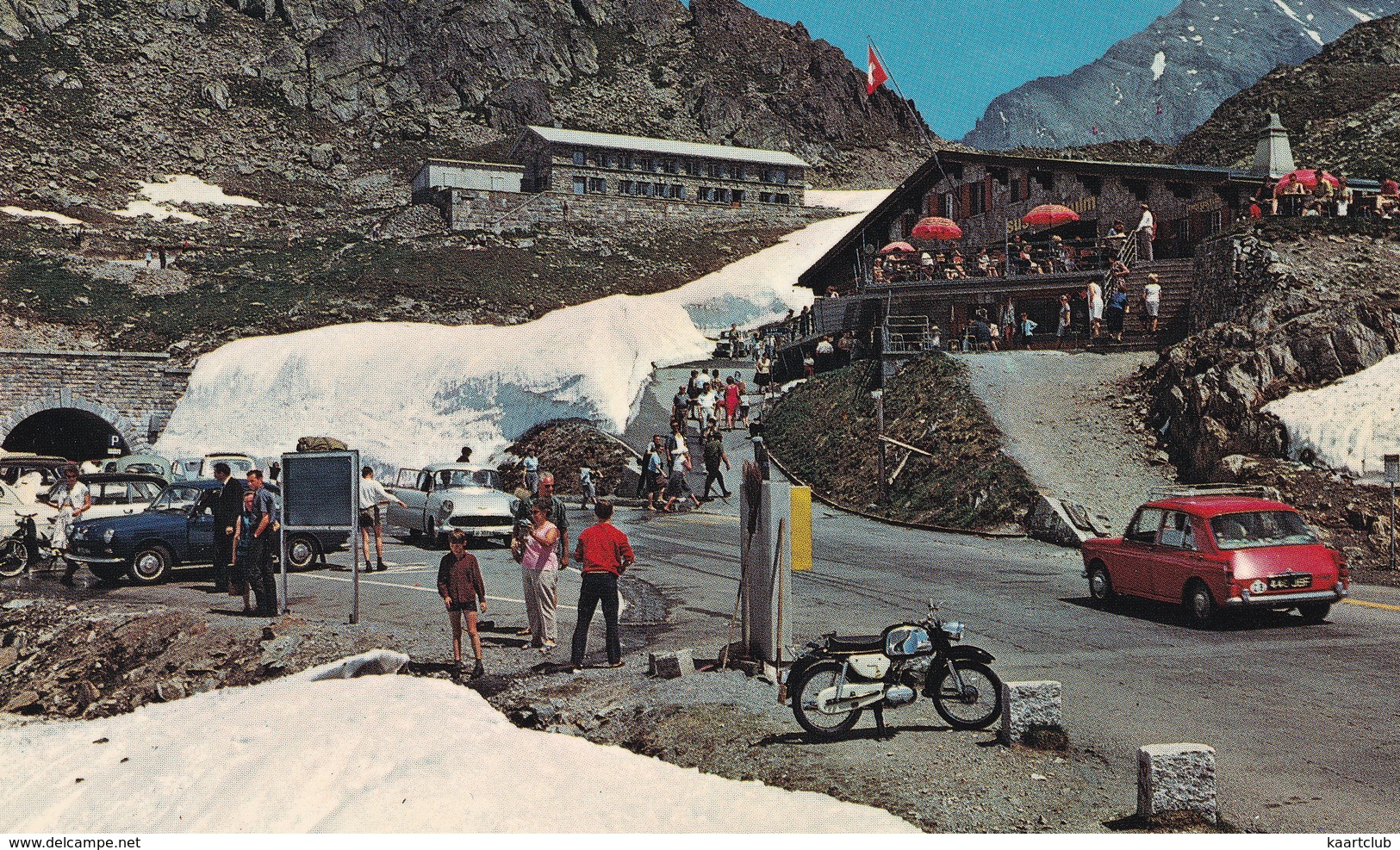 Sustenpass: VW 1500 TYPE 3, OPEL REKORD P1, MORRIS 1100, MOPED - Restaurant Susten-Kulm - (Suisse/Schweiz) - Toerisme