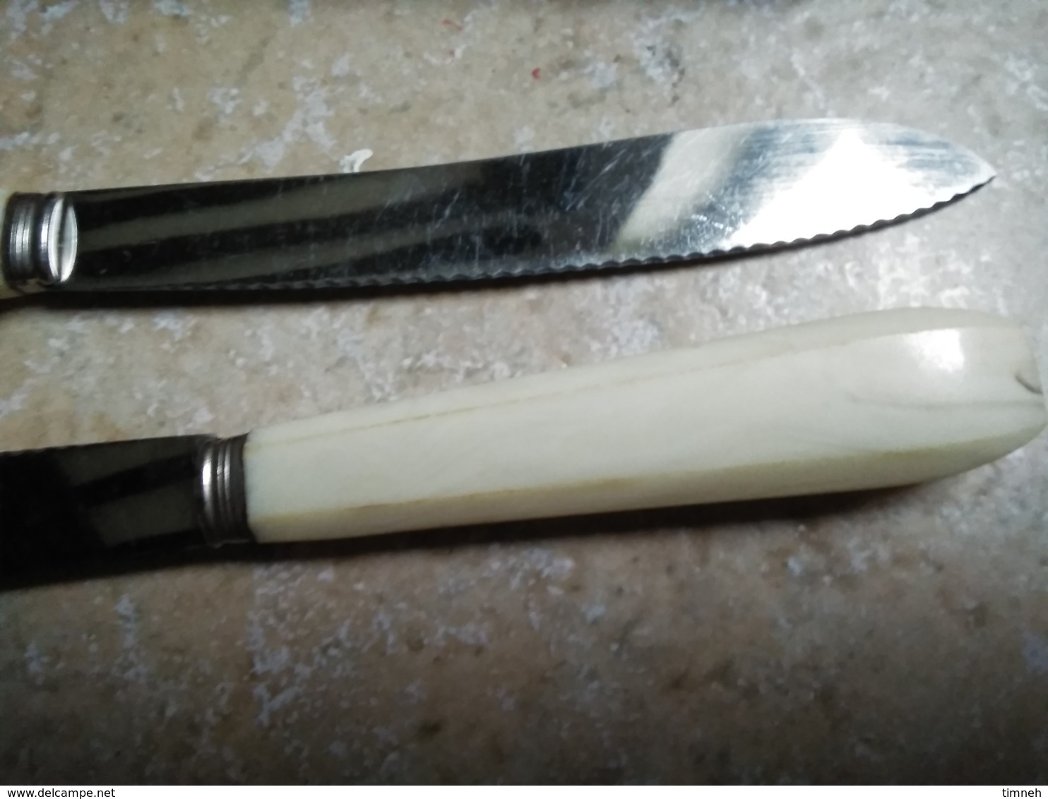 Coffret 12 Couteaux Blanc à Dents 24cm - Lame Acier Inoxydable & Manche En Plastique/bakélite - Vers 1950? - Messer