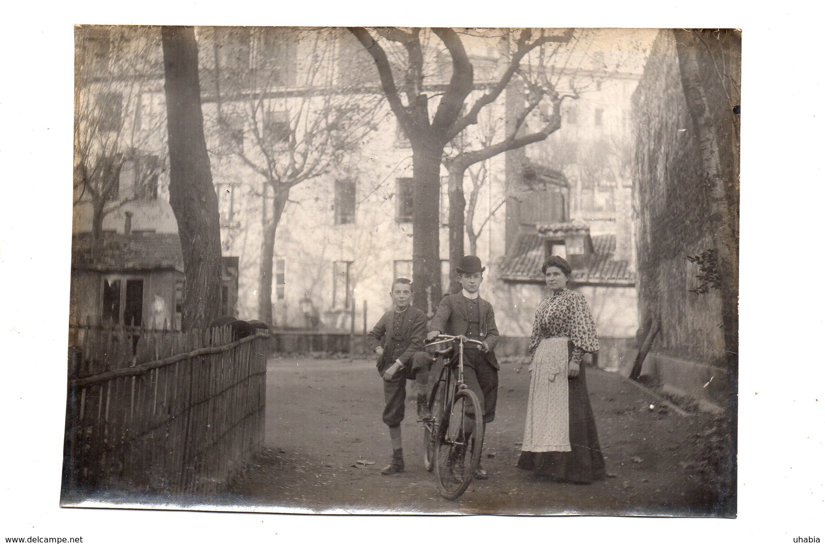 Lyon.39 Montée Du Gourguillon.Le Clôs Vendôme.Photo Prise A L'interieur Du Clôs Vendôme.Photo Originale 1902. - Other & Unclassified