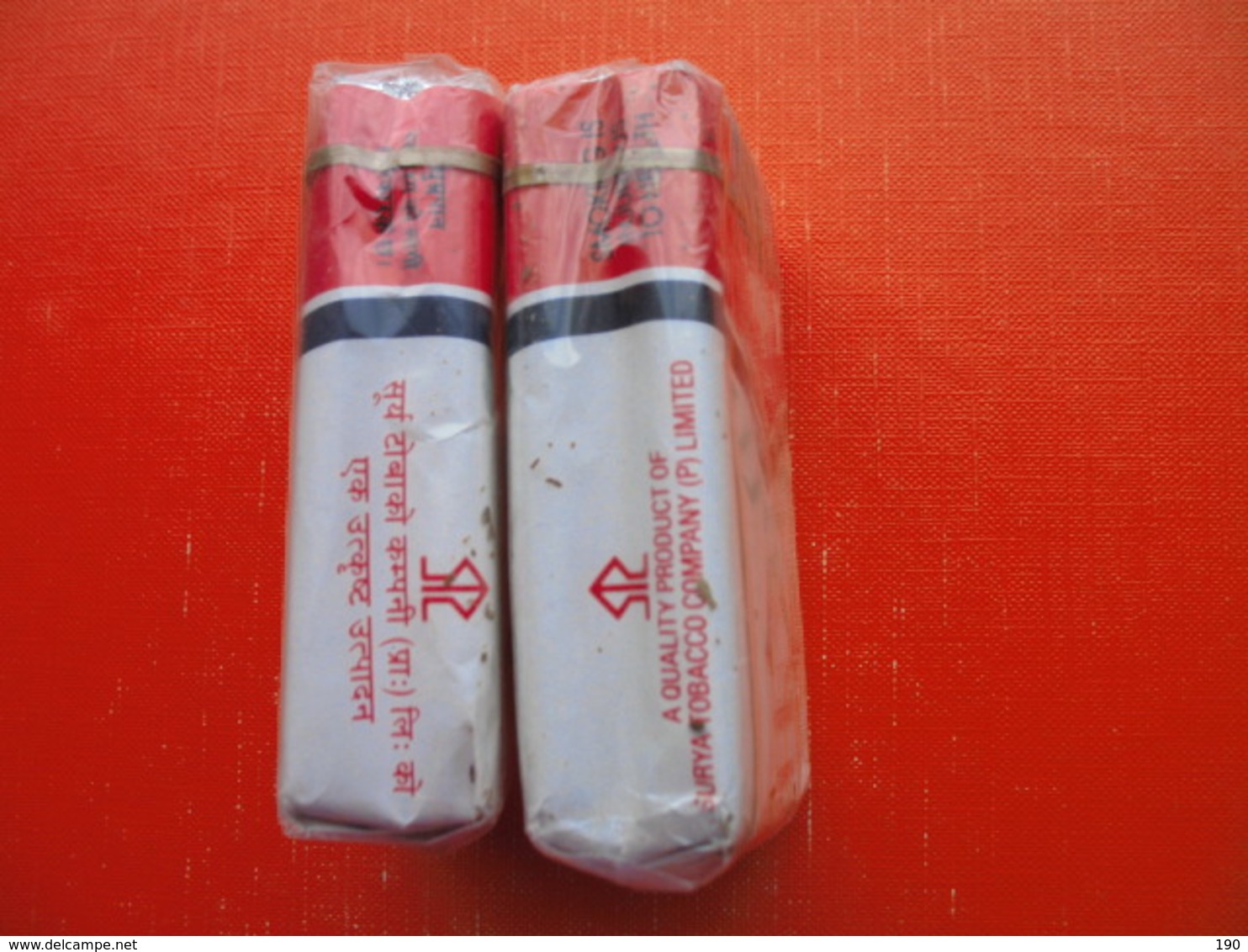 Unopened 2X20 CIGARETTES KHUKURI FILTER.MADE IN NEPAL.FINEST VIRGINIA TOBACCOS - Autres & Non Classés