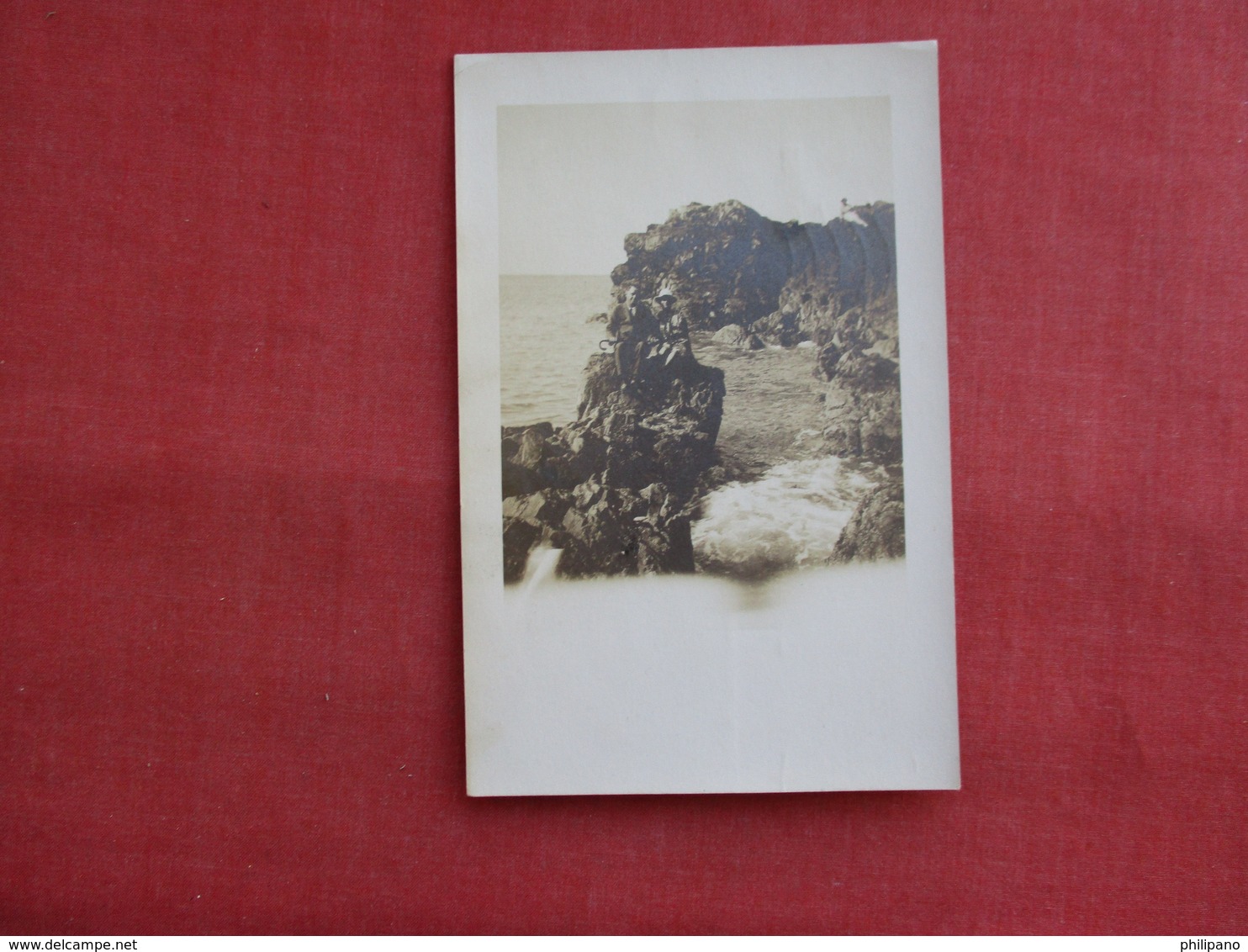 RPPC  Couple On Rocks Baie Du Boulai  Ref 3121 - To Identify