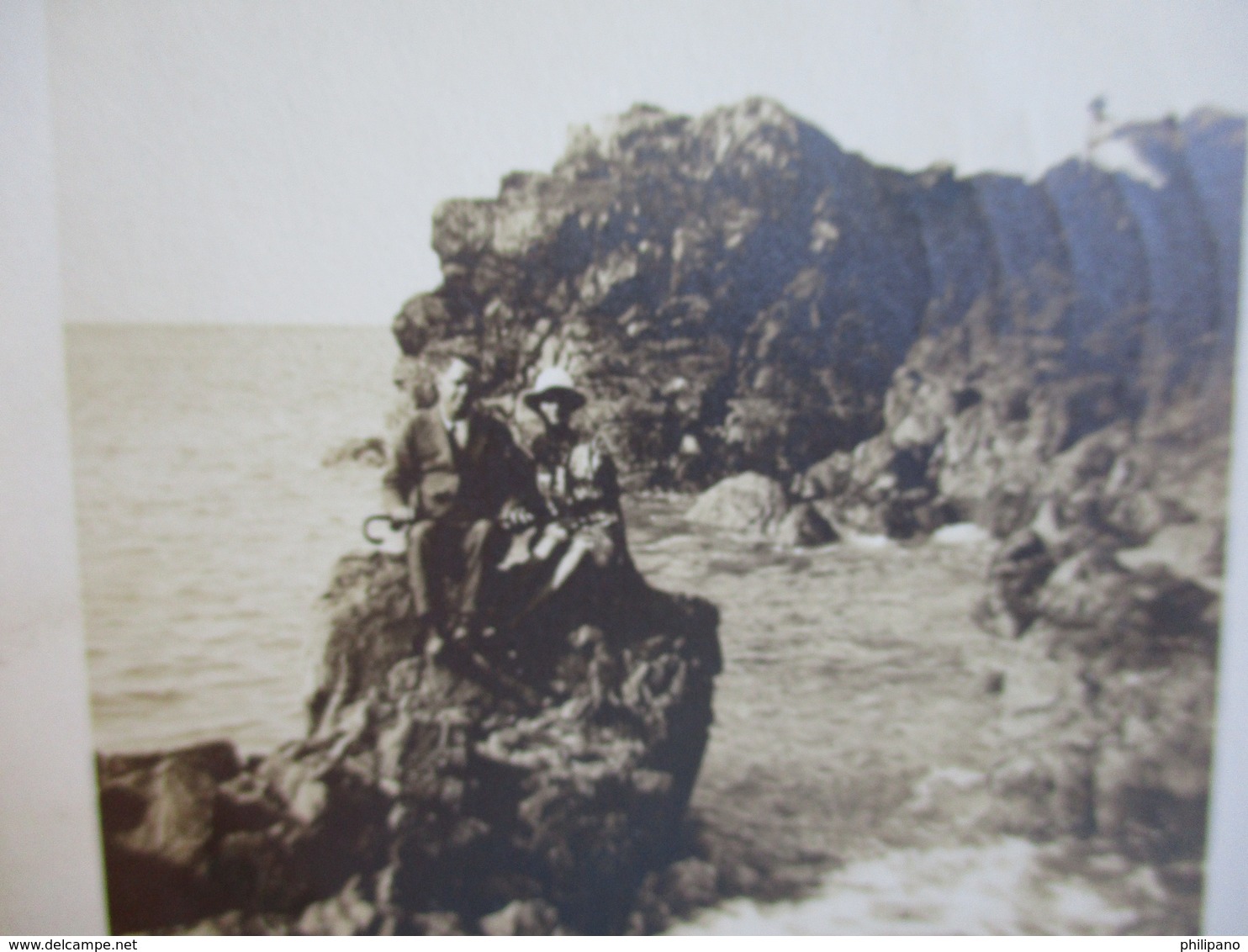 RPPC  Couple On Rocks Baie Du Boulai  Ref 3121 - To Identify
