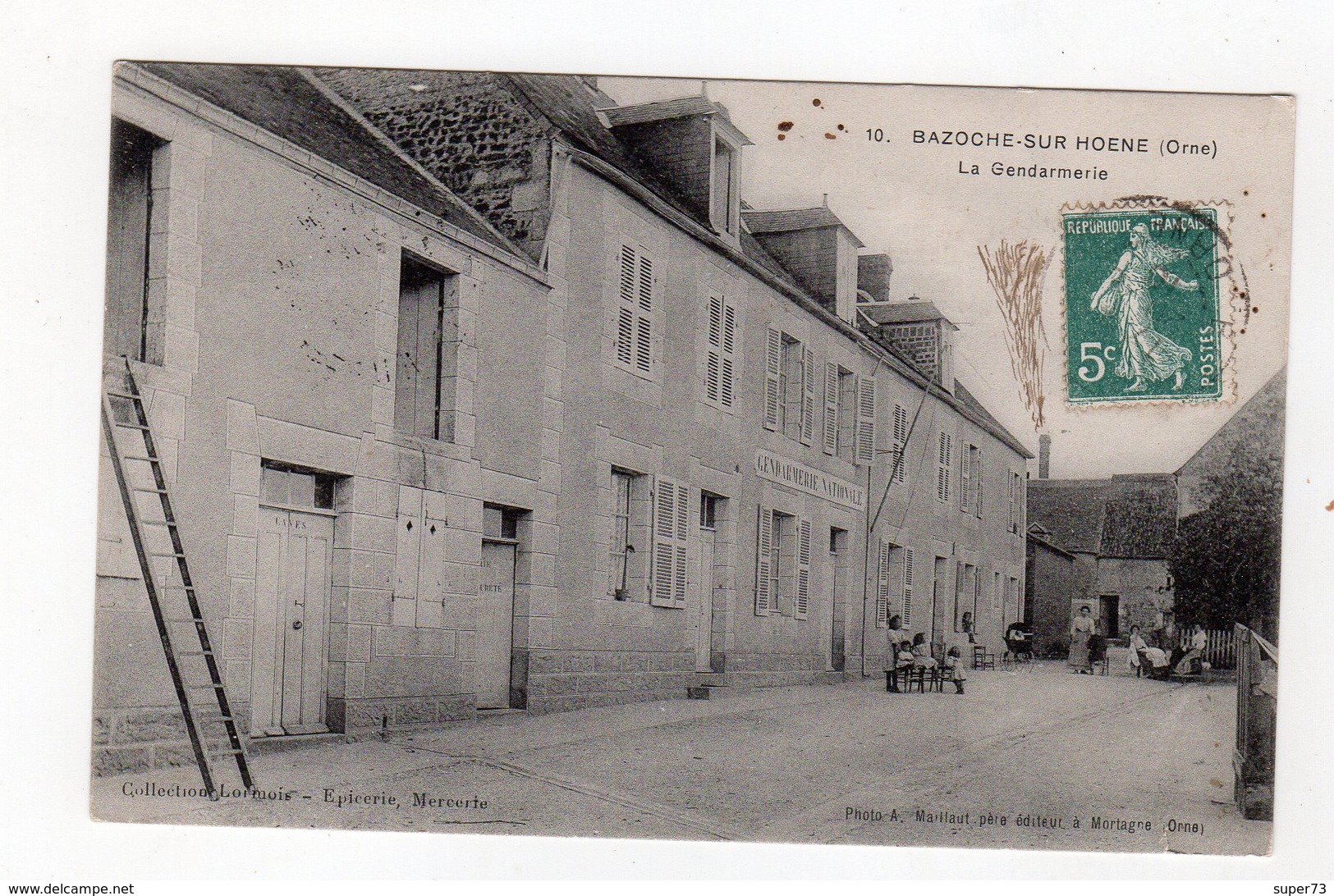 CPA 61 - Bazoches Sur Hoene ( Orne ) - La Gendarmerie , Animation, Enfants, Femmes - Bazoches Sur Höne