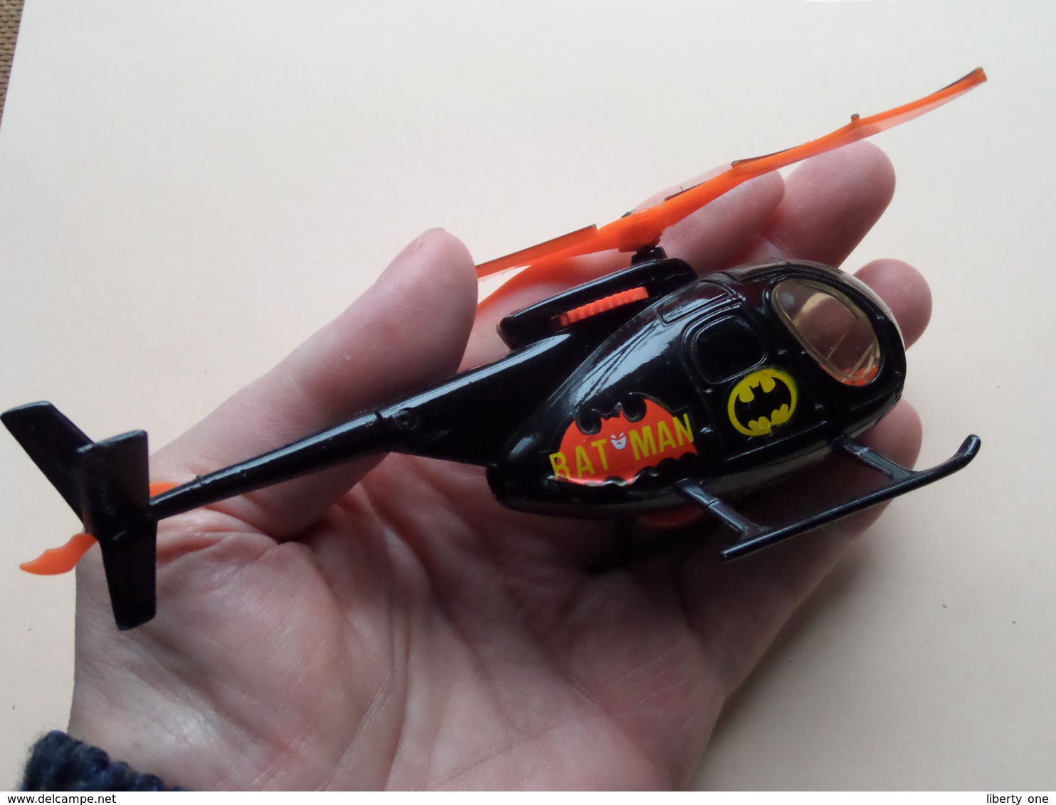BAT HELICOPTER - Made In ....? > Metal ( Please See Photo For Detail ) Uncleaned *** BATMAN ! - Aviones & Helicópteros