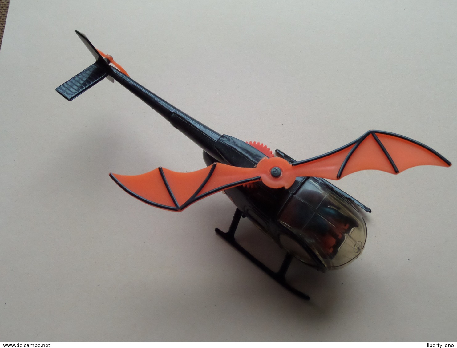 BAT HELICOPTER - Made In ....? > Metal ( Please See Photo For Detail ) Uncleaned *** BATMAN ! - Flugzeuge & Hubschrauber