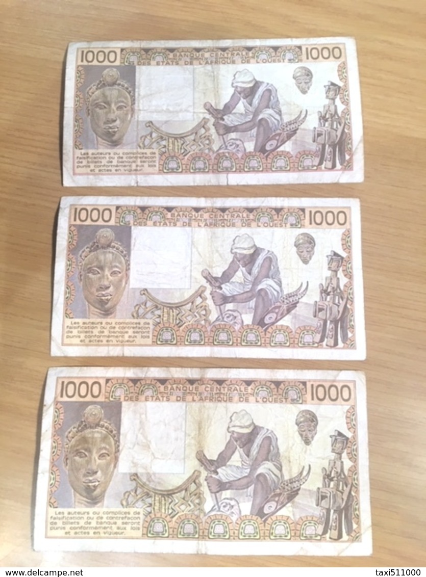 Trois Billets Du Sénégal 1000 Francs( Un De   1987 K Et Deux De 1986 K ° - Sénégal