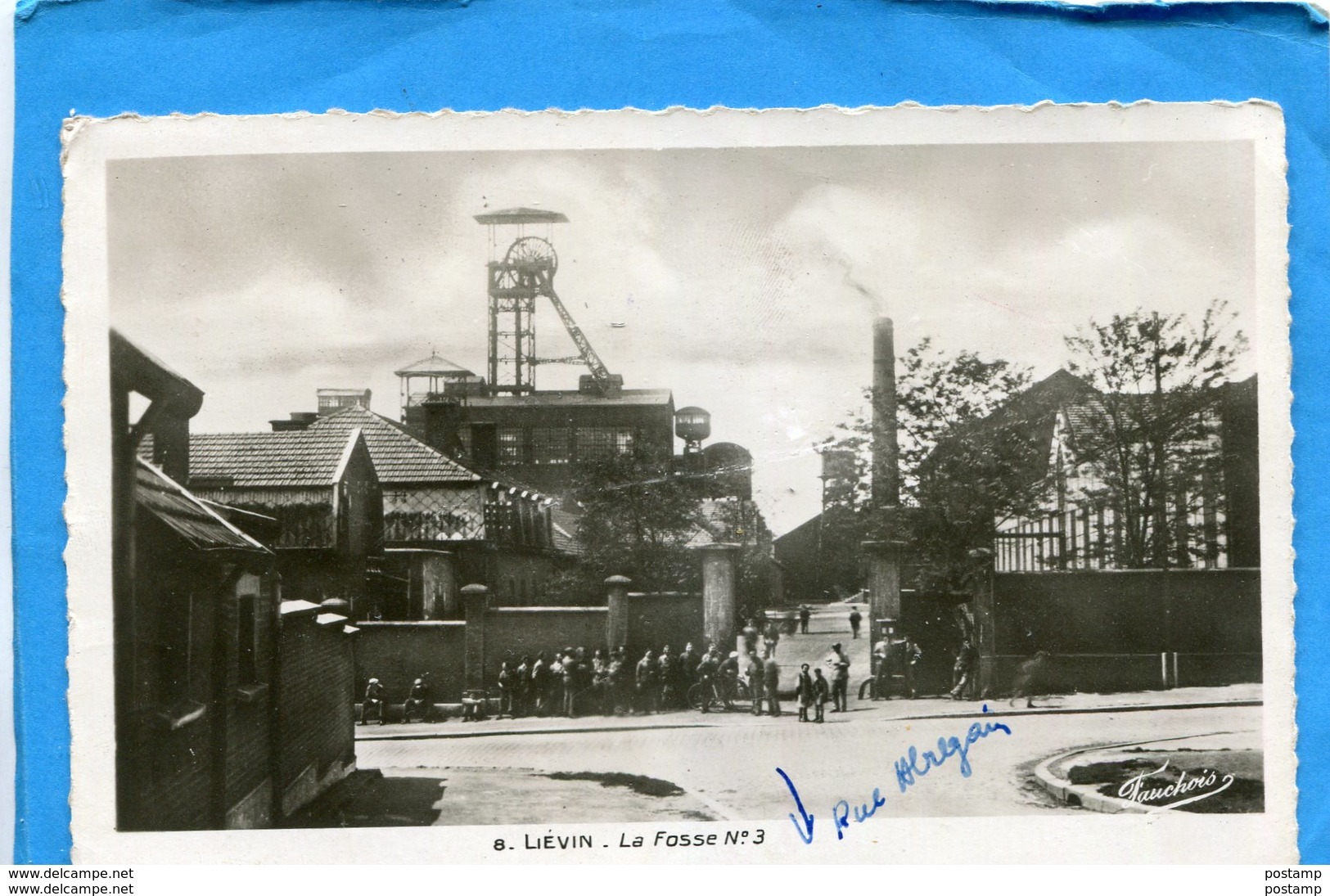 LIEVIN-LA Fosse- N°3- Les Mineurs Devant L'entrée-beau Plan Animé-a Voyagé En 1945-édition Fauchois - Lievin