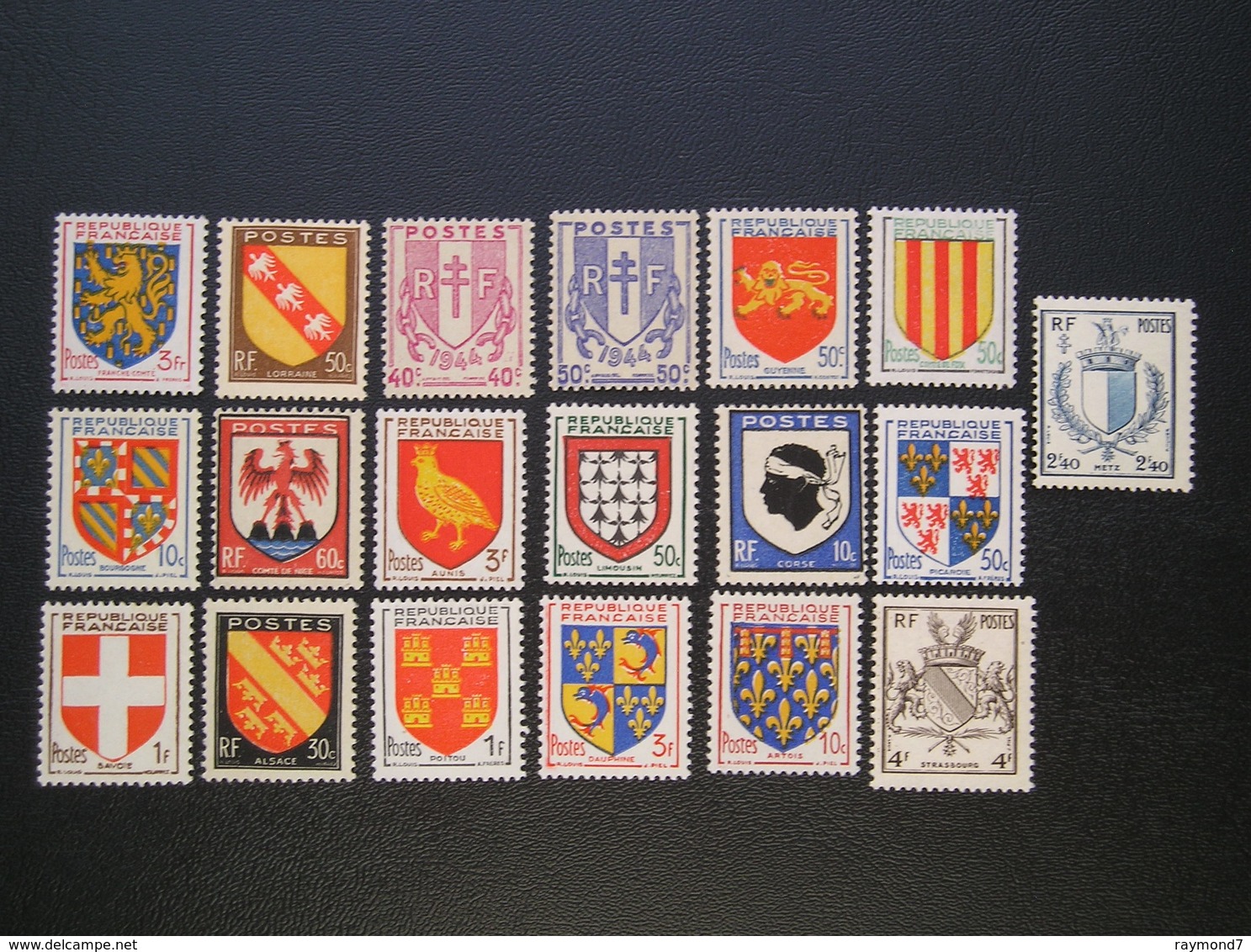 Lot De 19 Timbres Armoiries Et Blasons NEUF** - 1941-66 Armoiries Et Blasons