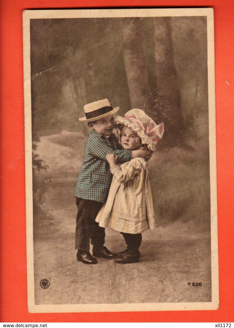 VAH-04 Couple D'enfants Habillés En Adultes.. Circulé 1920 - Scènes & Paysages