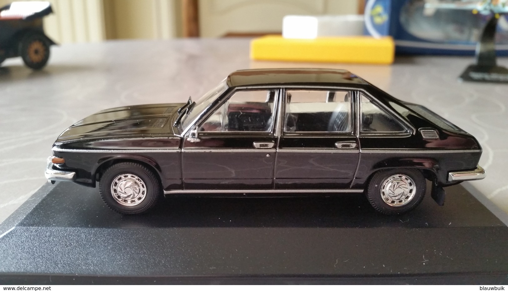 IST-MODELS - TATRA - 613 1976 -1/43 - Schuco