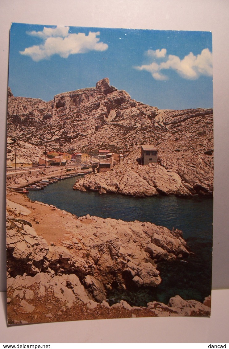 Environs De MARSEILLE  -  LE PORT De CALLELONGUE  - Bar-Restaurant De La "GROTTE  -   ( Pas De Reflet Sur L'original ) - - Non Classés