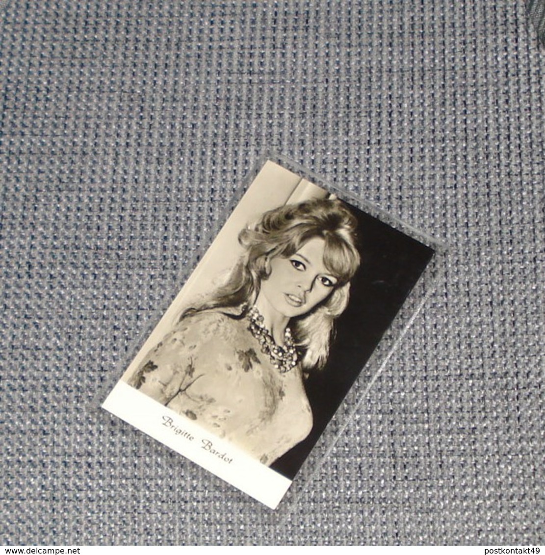 Brigitte Bardot / Original Postcard /  / 23 - Artistes