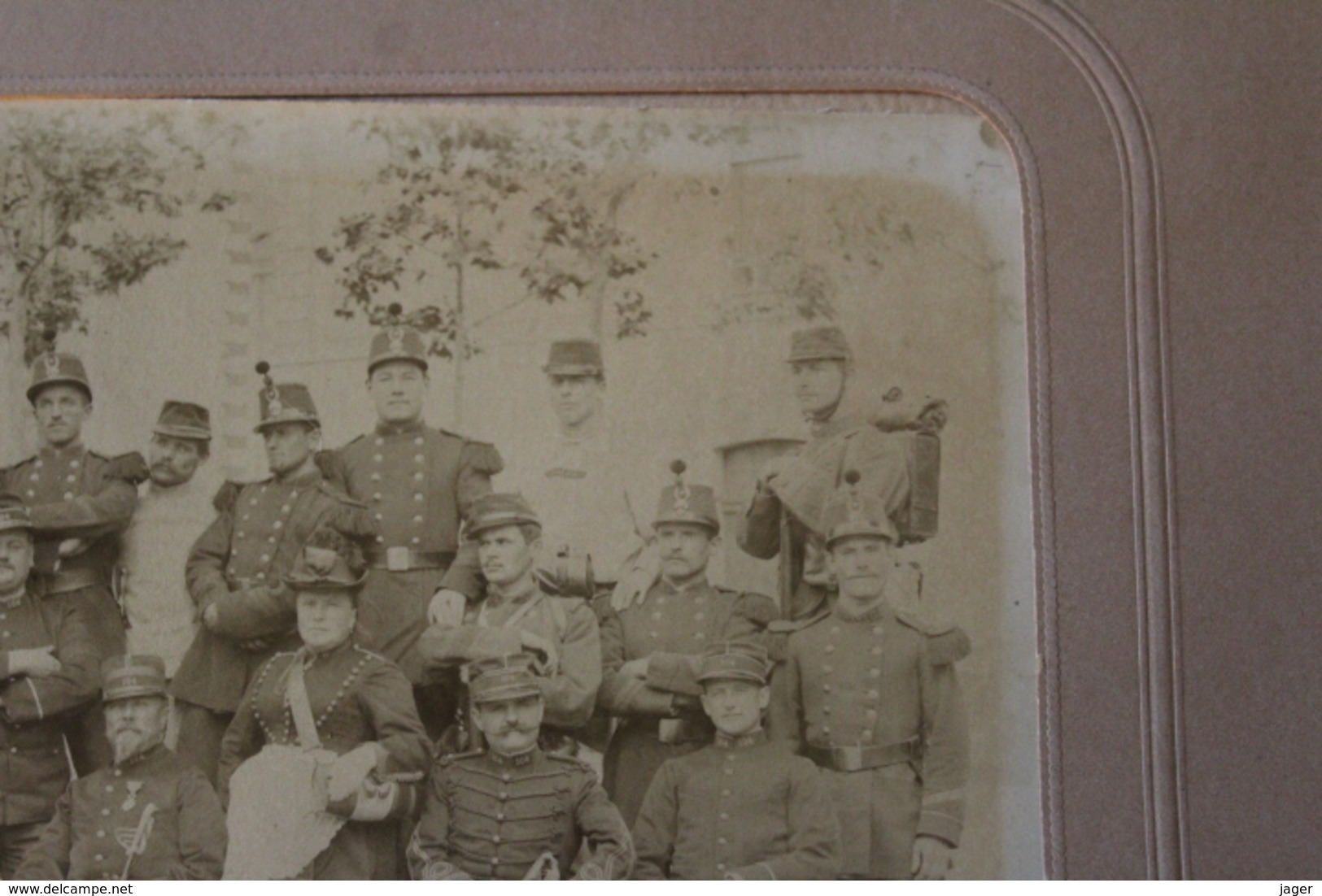 Photo Militaire 104 Eme Regiment  D'Infanterie  Lemans 1892 Avec Cantiniere Uniforme - Guerra, Militares