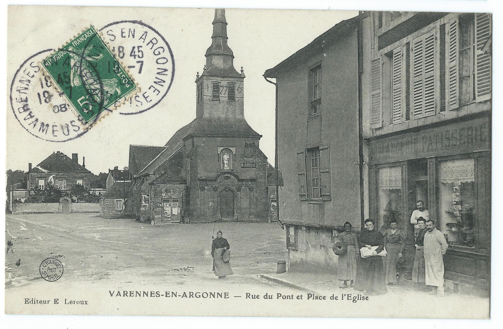 CPA Varennes En Argonne Rue Du Pont Et Place De L'églice Commerce Patisserie Boulangerie - Autres & Non Classés