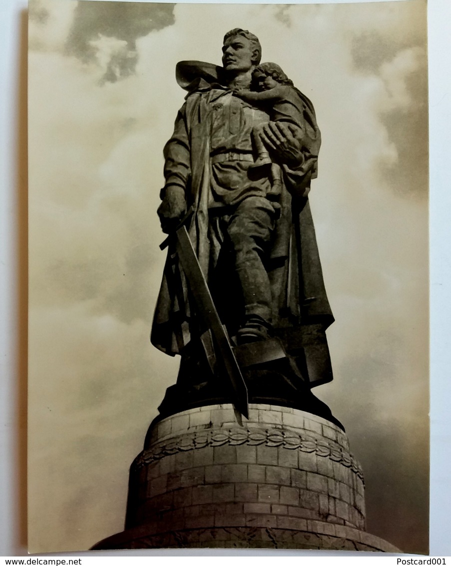 #495  Soviet War Memorial In Treptower Park - BERLIN, GERMANY - Postcard 1964 - Treptow