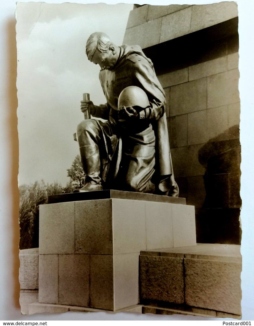 #495  Soviet War Memorial In Treptower Park - BERLIN, GERMANY - Postcard - Treptow