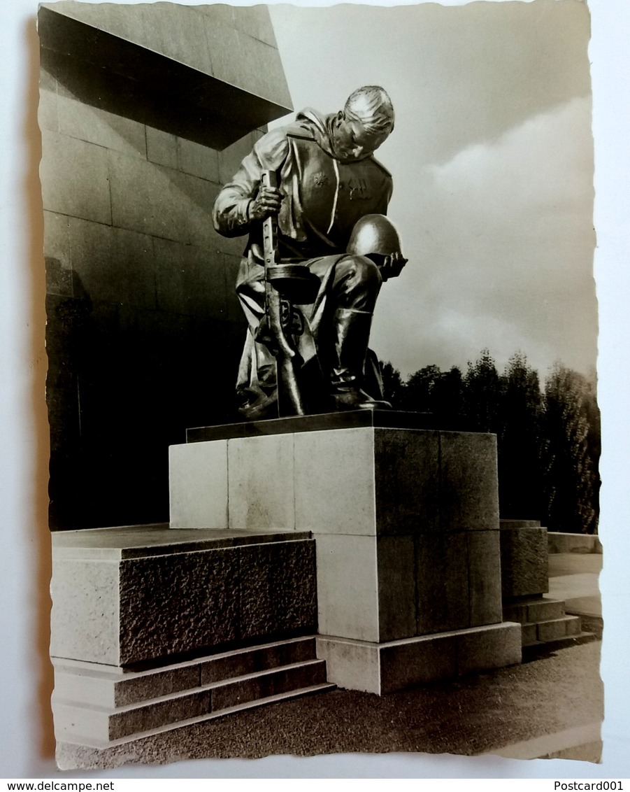 #496  Soviet War Memorial In Treptower Park - BERLIN, GERMANY - Postcard - Treptow