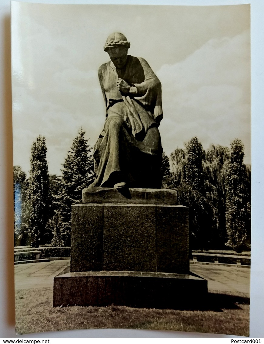 #496  Soviet War Memorial In Treptower Park - BERLIN, GERMANY - Postcard 1964 - Treptow