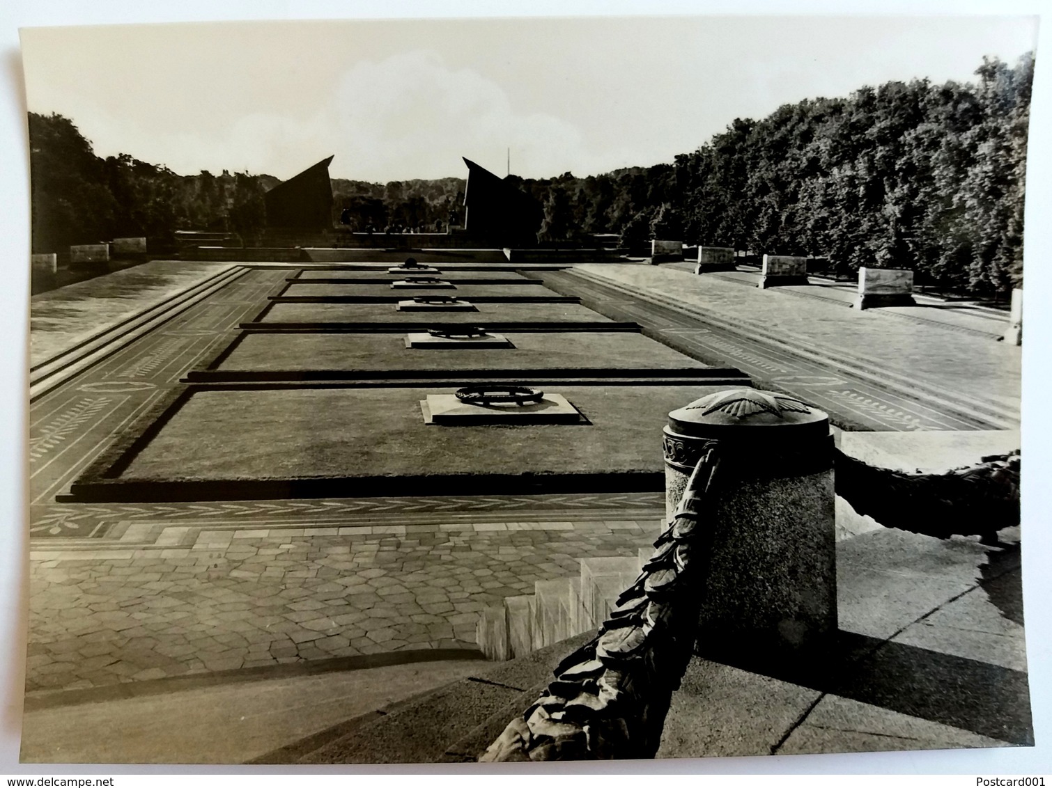 #496  Soviet War Memorial In Treptower Park - BERLIN, GERMANY - Postcard 1964 - Treptow