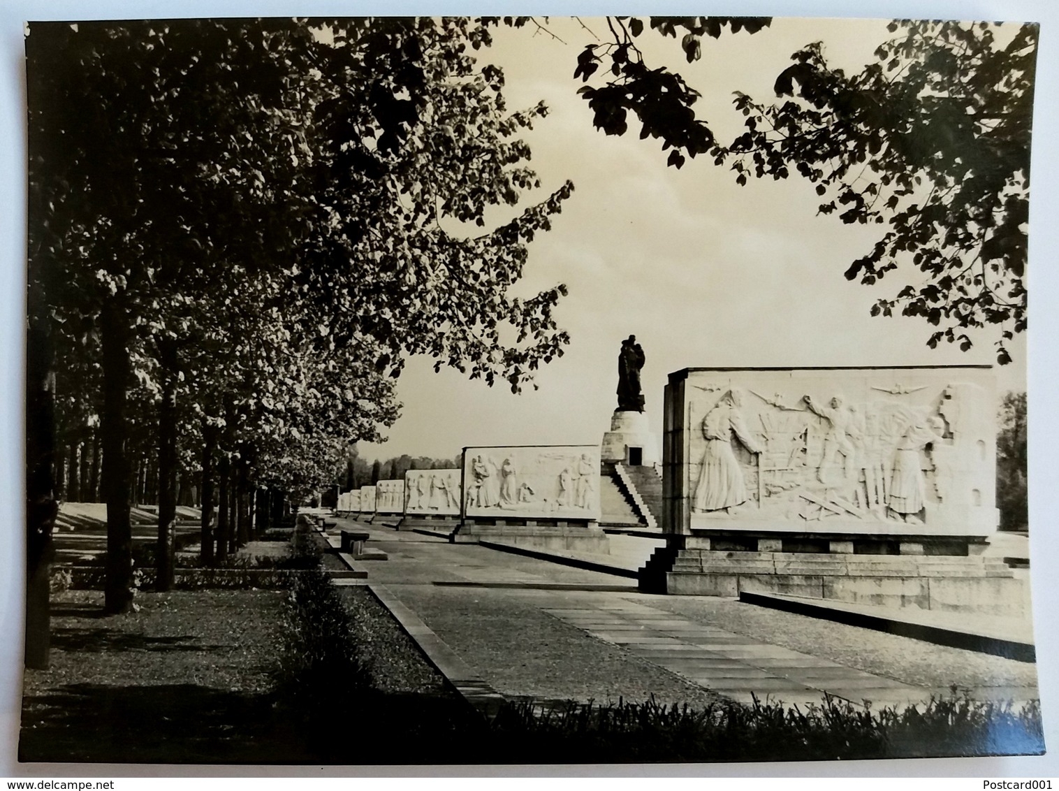 #496  Soviet War Memorial In Treptower Park - BERLIN, GERMANY - Postcard 1964 - Treptow