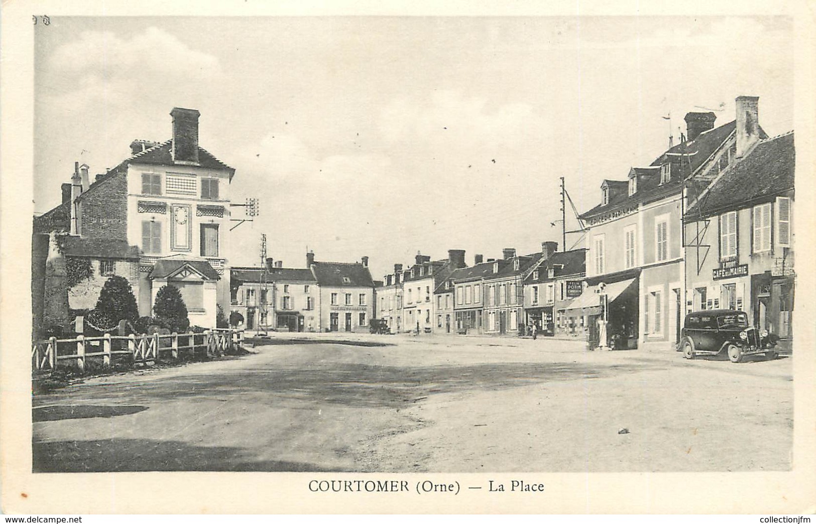 / CPA FRANCE 61 "Courtomer, La Place" - Courtomer