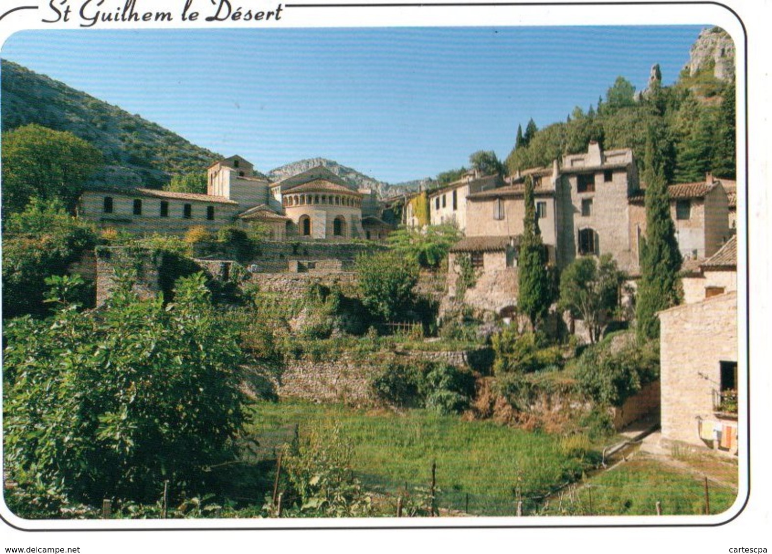 Saint Guilhem Le Desert Au Pied De L'abbatiale   CPM Ou CPSM - Autres & Non Classés