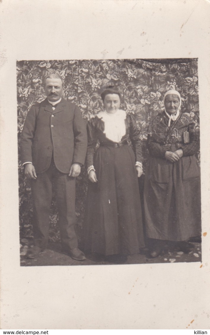 Carte Photo D'une Famille  (haute Alpes Briançon) - Anonymous Persons