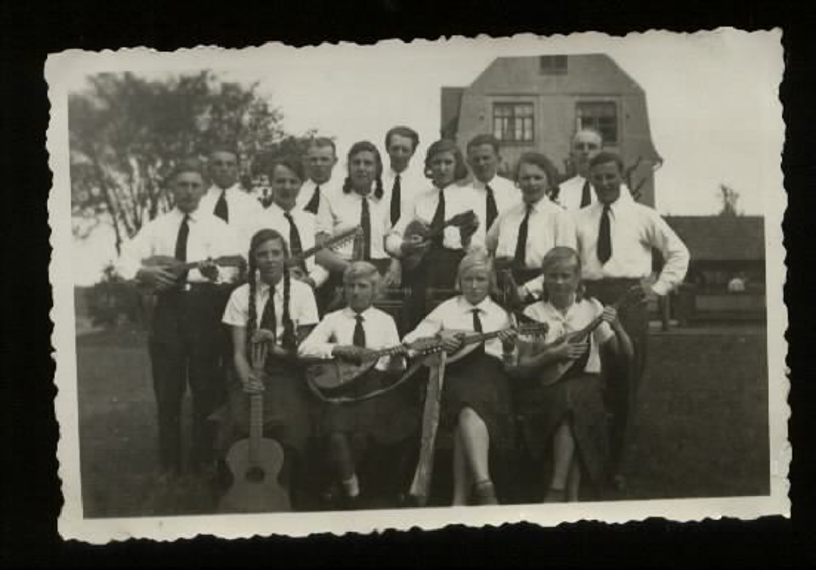 WW II HJ BDM Mädel Mit Mandolinen Foto 8,5 X 5,5 Cm. - Briefe U. Dokumente