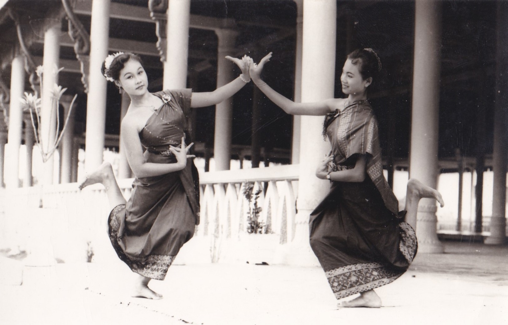 LAOS  VIENTIANE  :  DANSEUSES  . - Laos