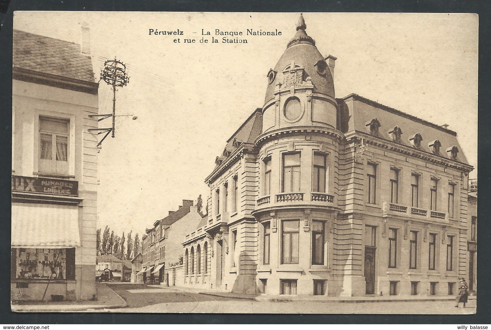 +++ CPA - PERUWELZ - La Banque Nationale Et Rue De La Station   // - Péruwelz