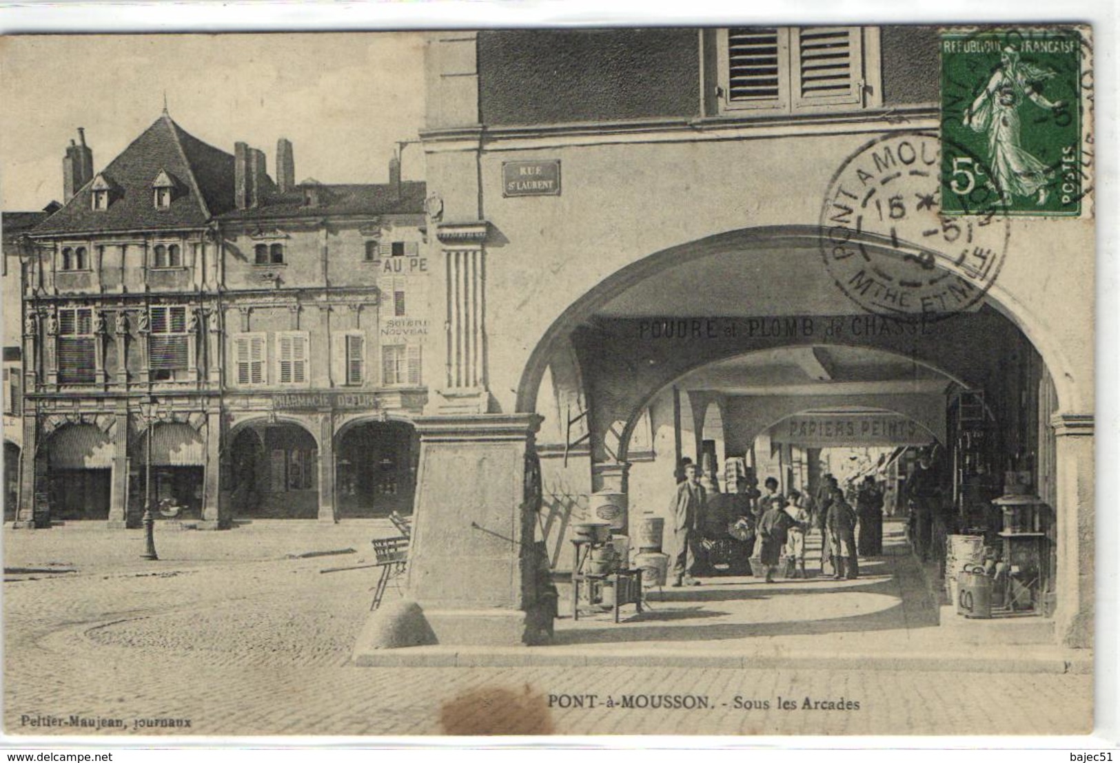 1 Cpa Pont à Mousson - Sous Les Arcades - Pont A Mousson