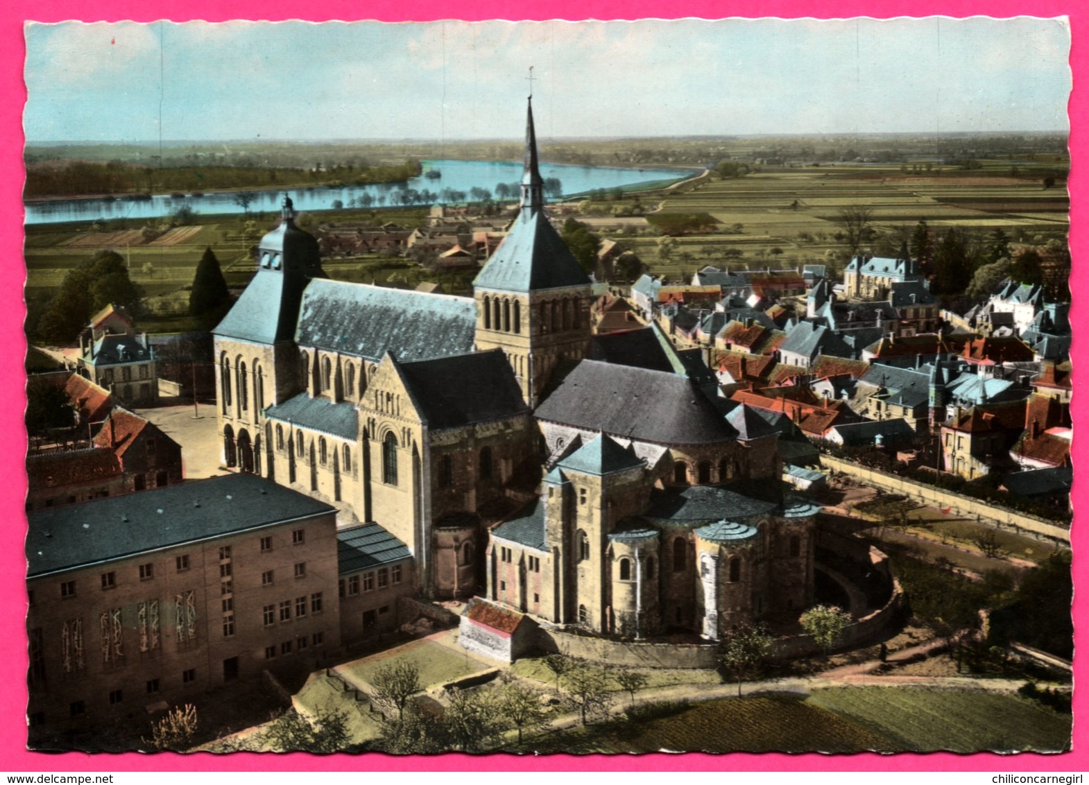 Cpsm Dentelée - En Avion Au Dessus De St Benoit Sur Loire - La Basilique - Edit. SOFER - 1977 - Autres & Non Classés