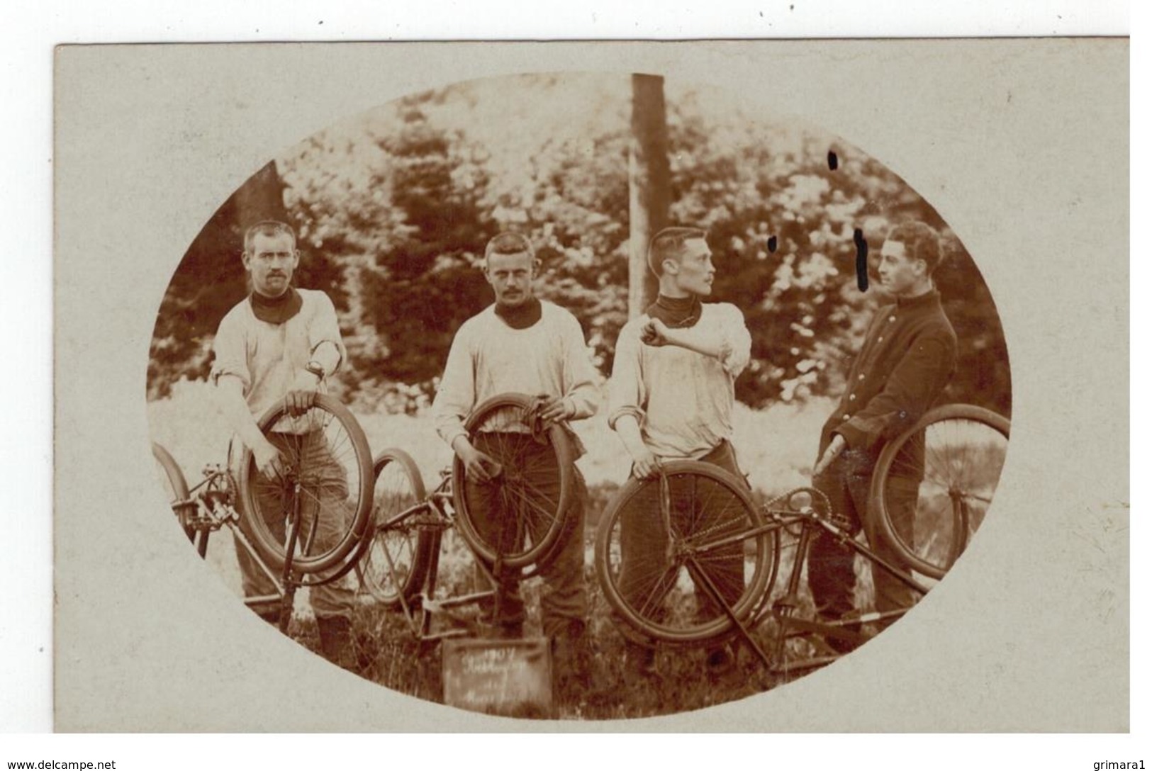 Leopoldsburg? Nettoyage Des Vélo's..1907   Fotokaart - Kazerne