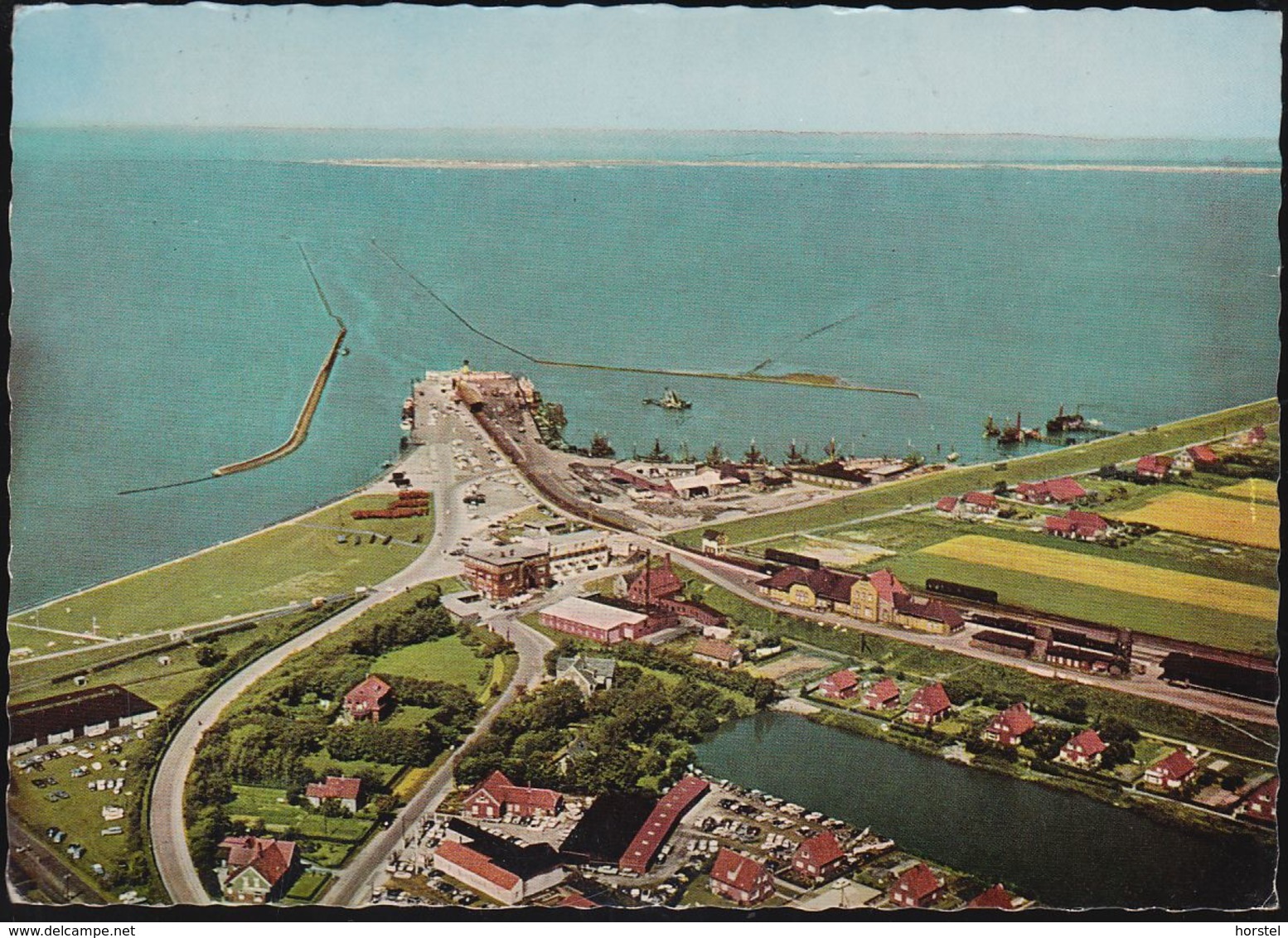 D-26506 Norddeich - Luftbild - Aerial View - Hafen - Fischerboote - Eisenbahn - Banhnhof ( Um 1970) - Stamp - Norden